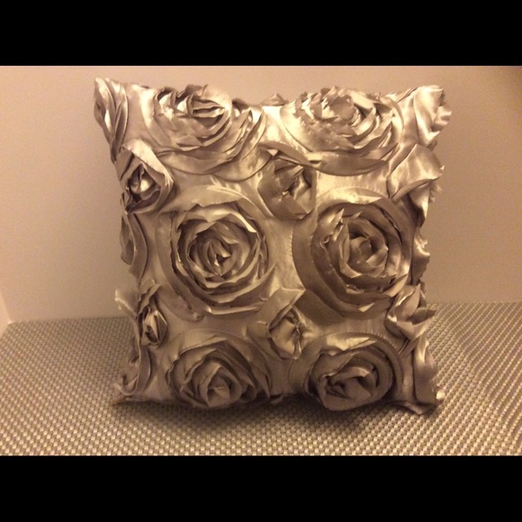 Pillows - Picture 4 of 4